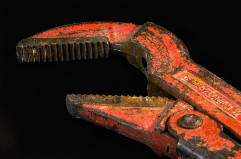 plombier-SOLLIES TOUCAS-min_pipe-wrench-318084